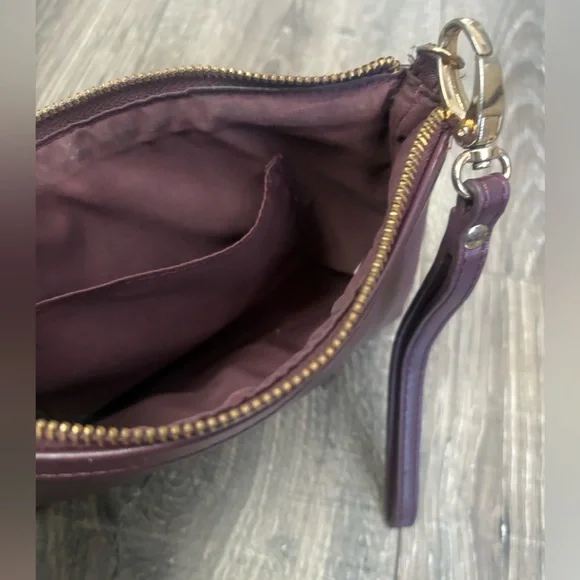 Versona clutch / wristlet / wallet in two toned purple. Gently used - Picture 7 of 7
